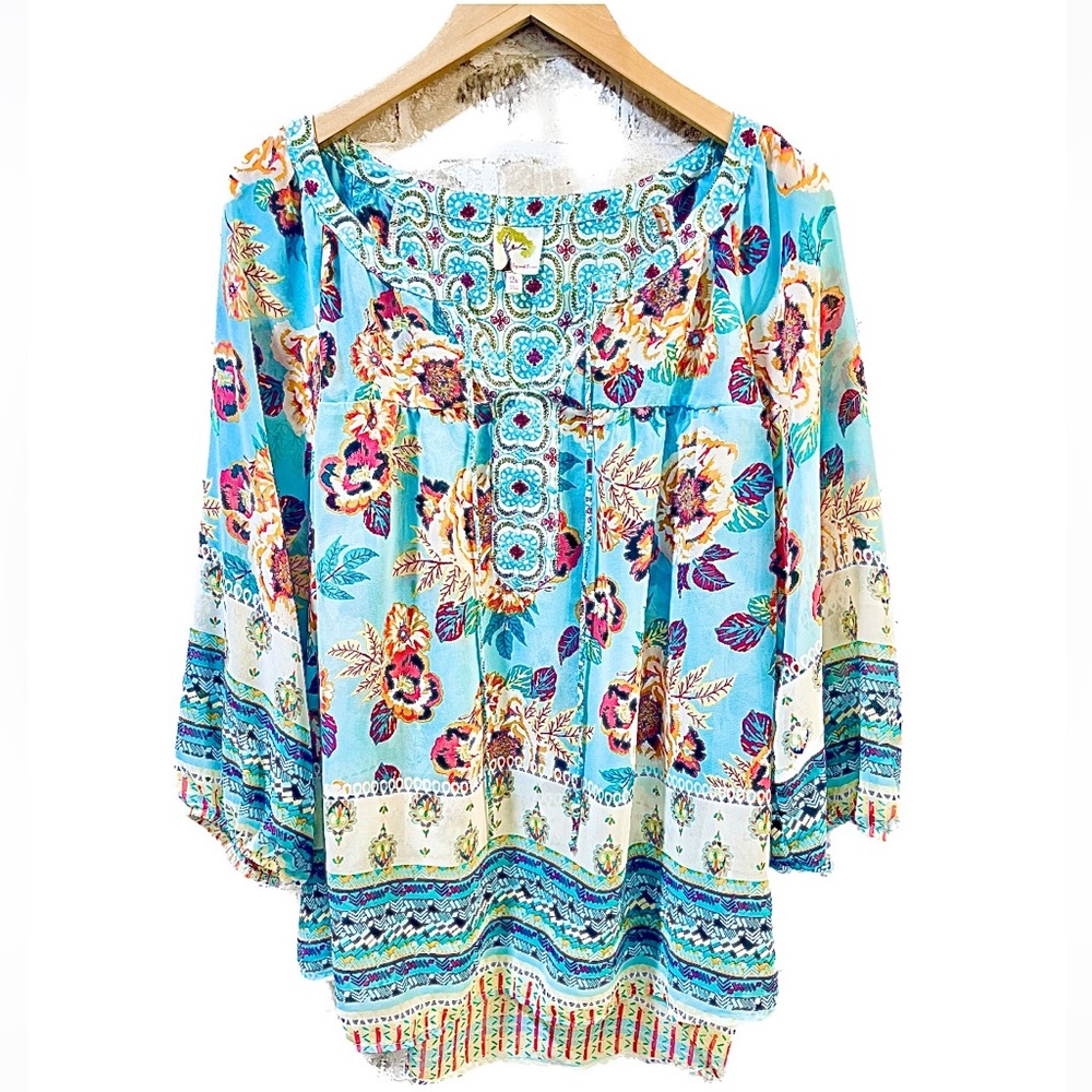 Fig and Flower 2X floral mix top flowy boho